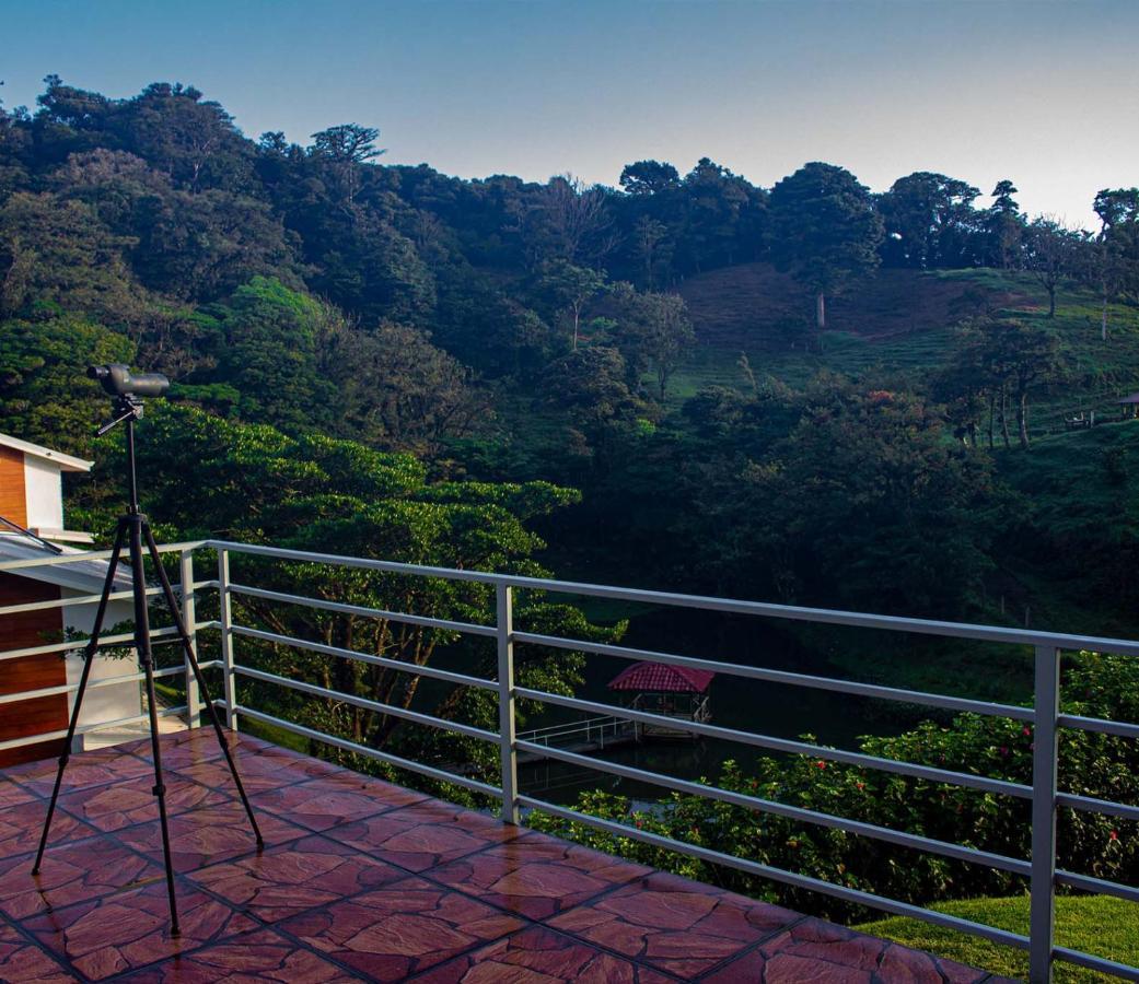 Burbi Lake Lodge Monteverde Exteriör bild