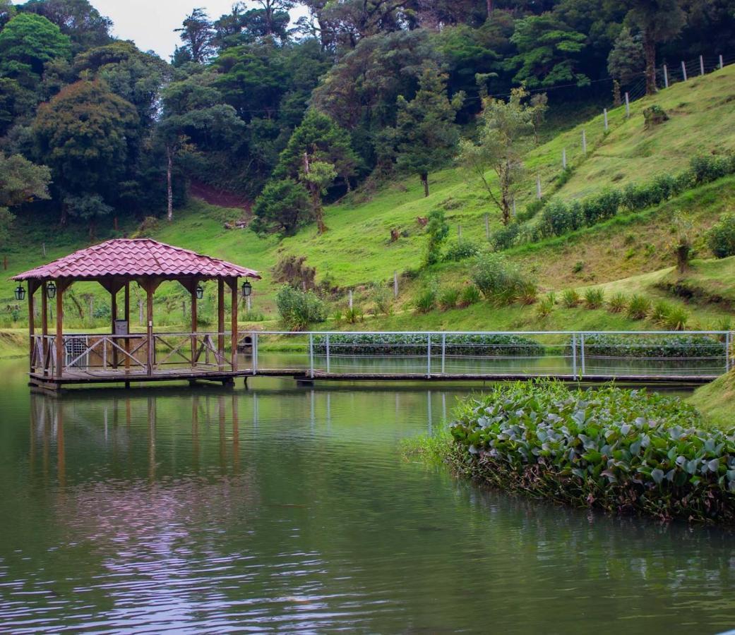 Burbi Lake Lodge Monteverde Exteriör bild