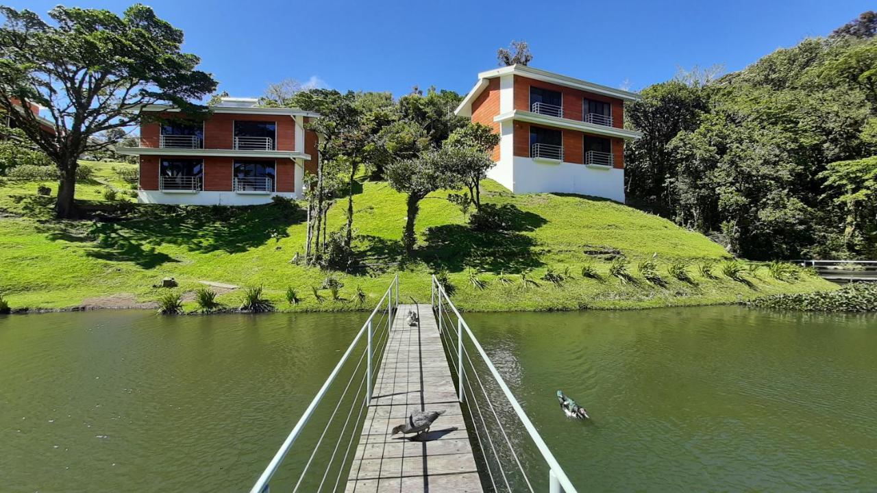 Burbi Lake Lodge Monteverde Exteriör bild