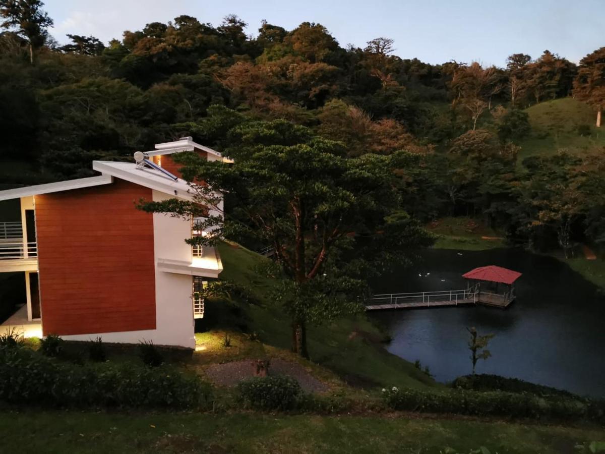 Burbi Lake Lodge Monteverde Exteriör bild